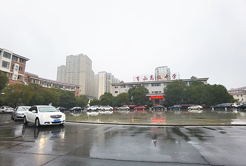 南昌育山高級中學家訪車隊出發.jpg